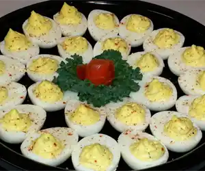 https://www.graffambroslobster.com/wp-content/uploads/2021/11/deviledeggplatter.webp